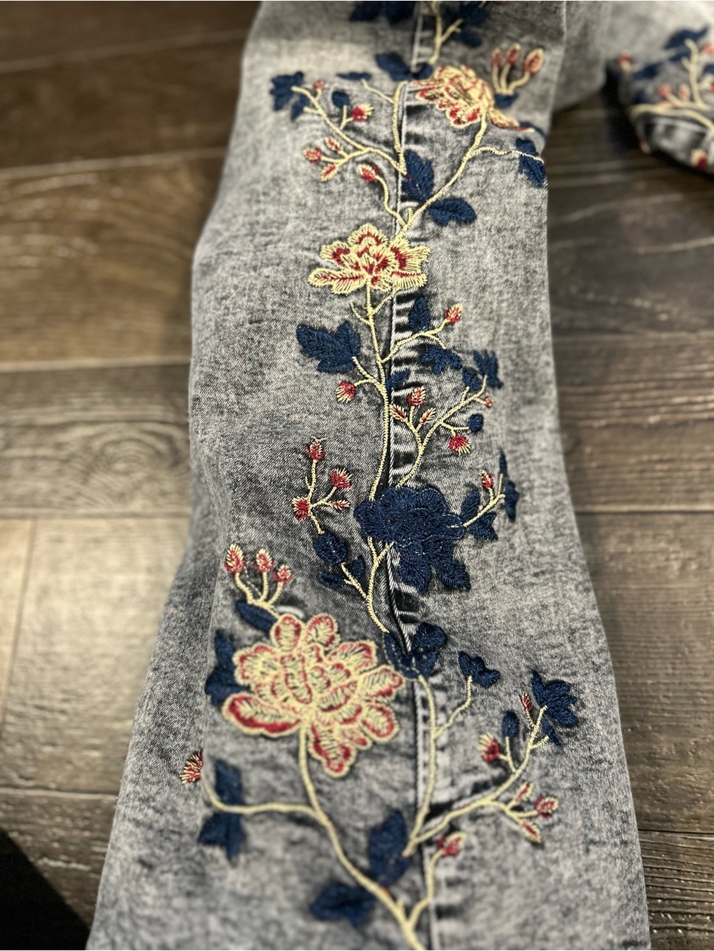 Venus flower embroidered jeans - Picture 6 of 6